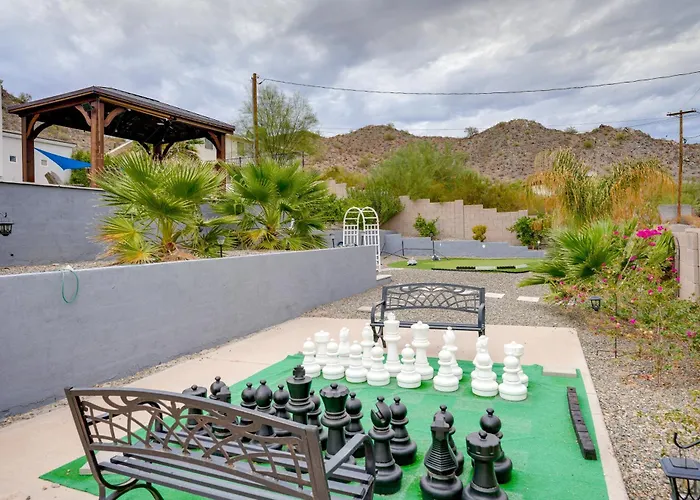Group-friendly Desert Escape! Putting Green, Pool Holiday home