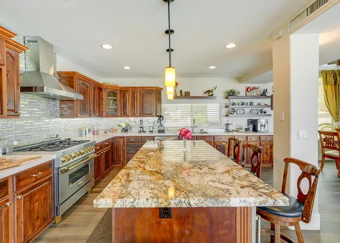 Holiday home Group-friendly Desert Escape! Putting Green, Pool *