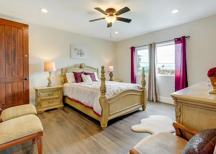 Holiday home Group-friendly Desert Escape! Putting Green, Pool Phoenix