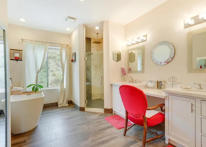 Holiday home Group-friendly Desert Escape! Putting Green, Pool *