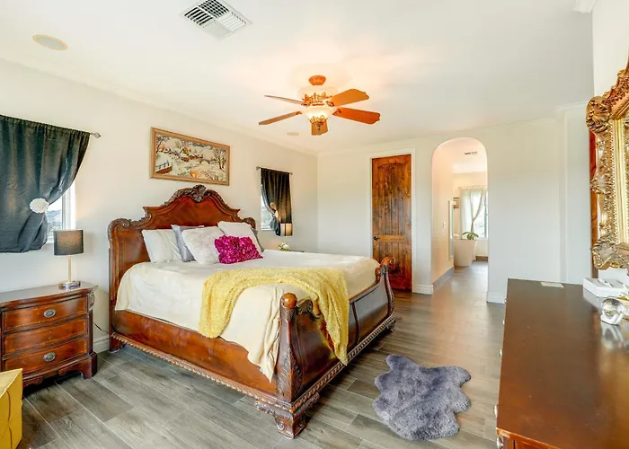 Group-friendly Desert Escape! Putting Green, Pool