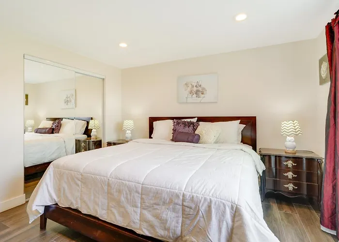 Holiday home Group-friendly Desert Escape! Putting Green, Pool *