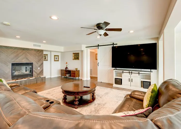 Group-friendly Desert Escape! Putting Green, Pool Holiday home Phoenix