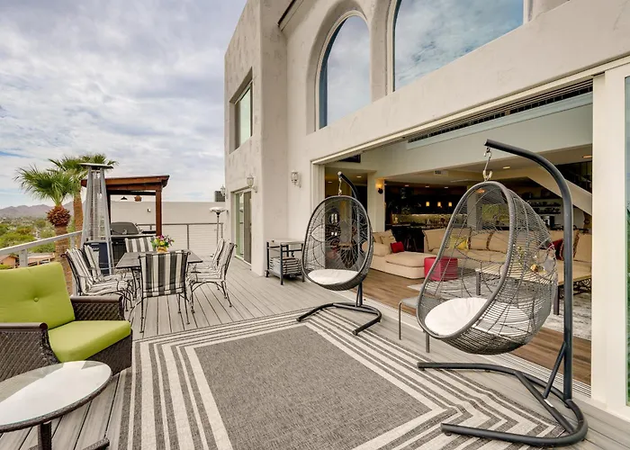 Holiday home Group-friendly Desert Escape! Putting Green, Pool